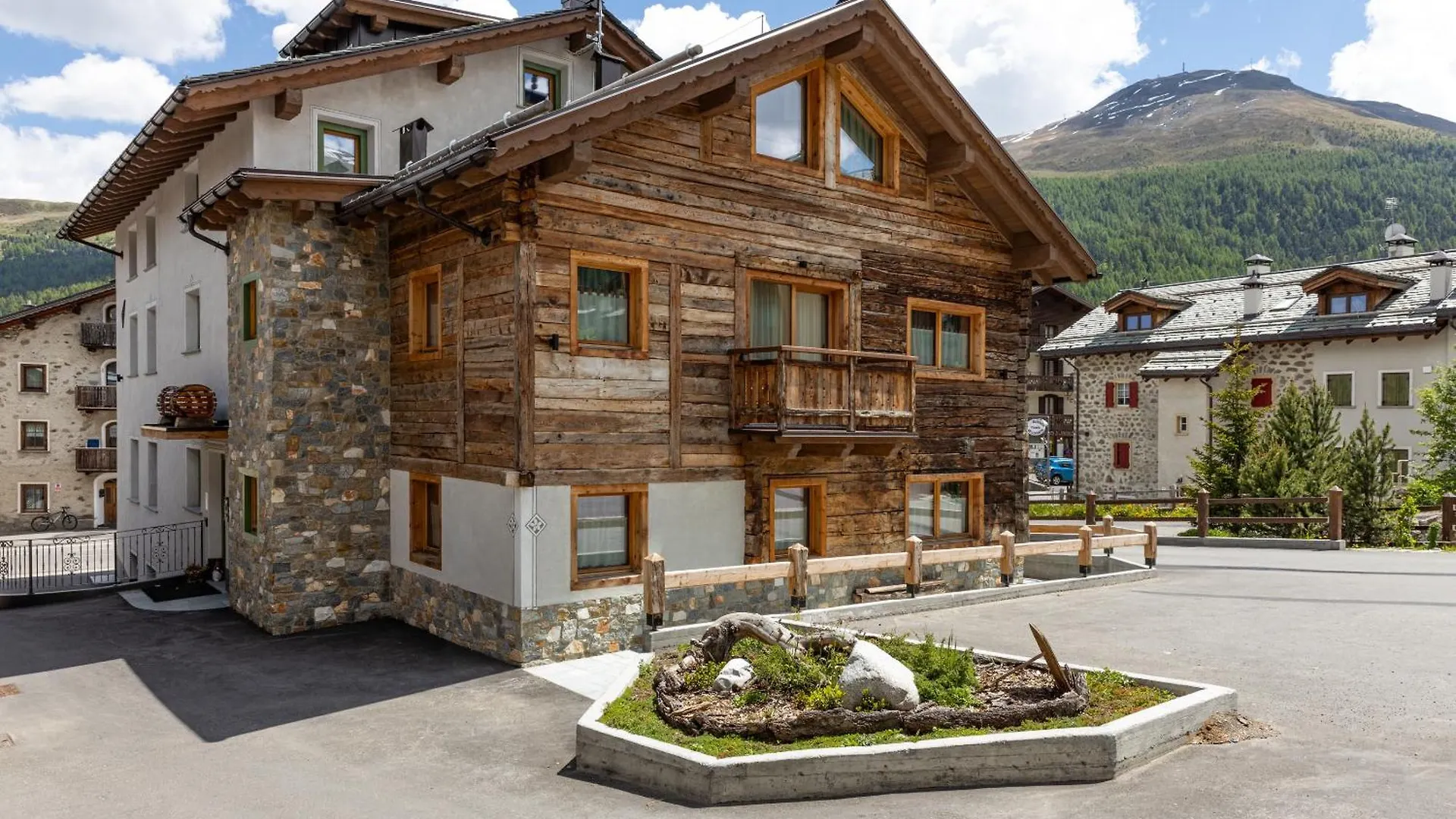 Snow Mountain Planet Suite House Ливиньо